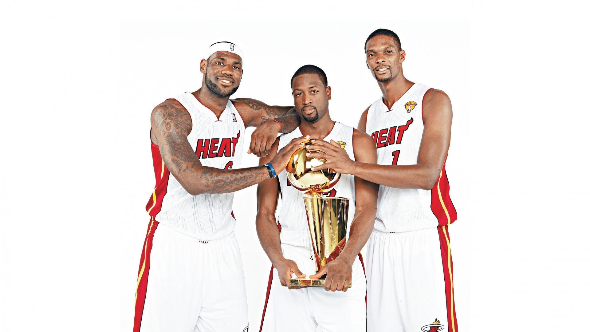 C罗身穿民族服饰亮相活动，c罗身穿民族服饰亮相活动视频